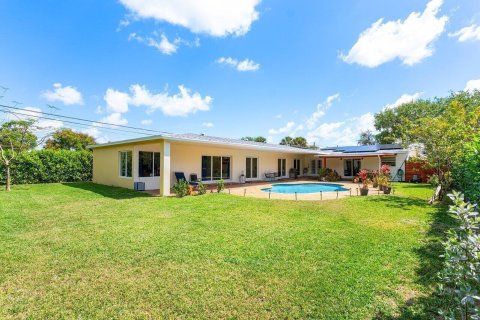 House in Delray Beach, Florida 5 bedrooms, 371.61 sq.m. № 2147263