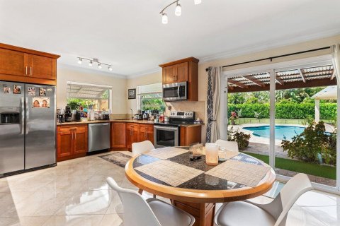 House in Delray Beach, Florida 5 bedrooms, 371.61 sq.m. № 2147263 - photo 10