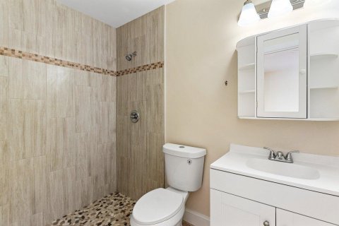 House in Delray Beach, Florida 5 bedrooms, 371.61 sq.m. № 2147263 - photo 27
