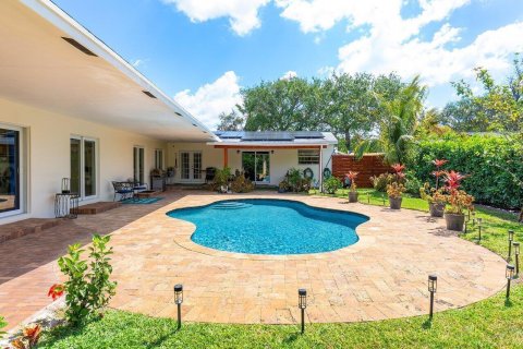 House in Delray Beach, Florida 5 bedrooms, 371.61 sq.m. № 2147263 - photo 2