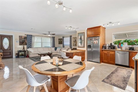 House in Delray Beach, Florida 5 bedrooms, 371.61 sq.m. № 2147263 - photo 6