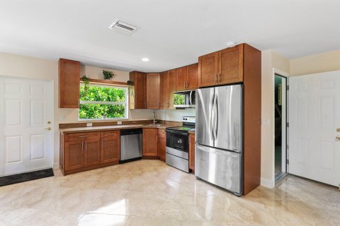 House in Delray Beach, Florida 5 bedrooms, 371.61 sq.m. № 2147263 - photo 19