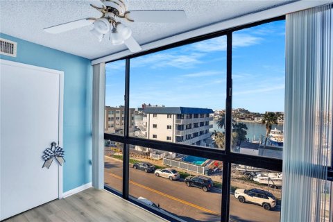 Condo in Clearwater, Florida, 2 bedrooms  № 1721646 - photo 9
