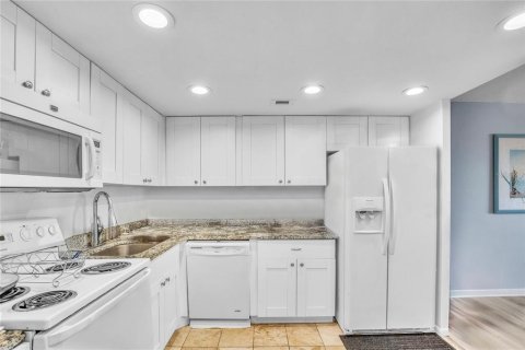 Condo in Clearwater, Florida, 2 bedrooms  № 1721646 - photo 12