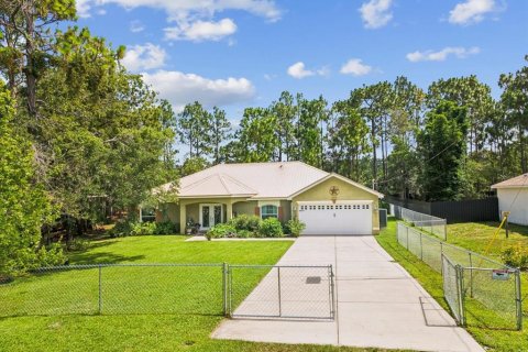 House in Weeki Wachee, Florida 3 bedrooms, 185.62 sq.m. № 1778991 - photo 1