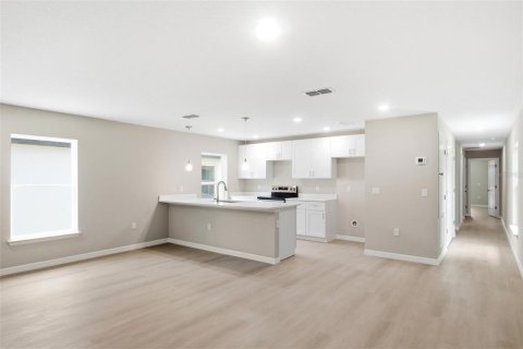 Casa en venta en Eustis, Florida, 3 dormitorios, 122.35 m2 № 2202202 - foto 2