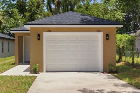 House in Eustis, Florida 3 bedrooms, 122.35 sq.m. № 2202202