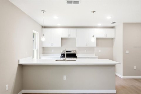 Casa en venta en Eustis, Florida, 3 dormitorios, 122.35 m2 № 2202202 - foto 4