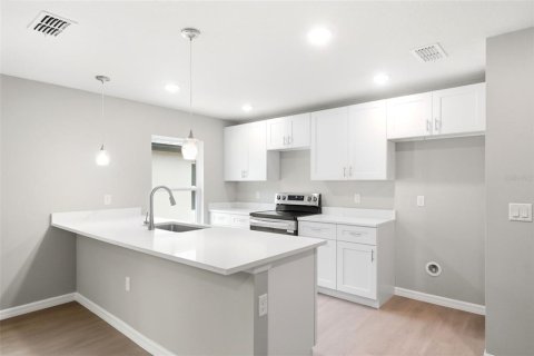 Casa en venta en Eustis, Florida, 3 dormitorios, 122.35 m2 № 2202202 - foto 3