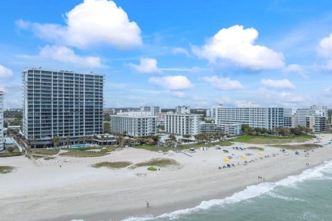 Condo in Pompano Beach, Florida, 3 bedrooms  № 1005338 - photo 1