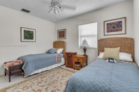 House in Miami, Florida 3 bedrooms, 224.45 sq.m. № 1994554 - photo 18