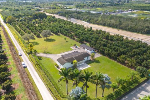 House in Miami, Florida 3 bedrooms, 224.45 sq.m. № 1994554 - photo 22