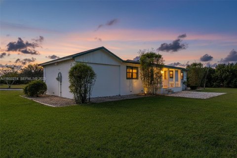 House in Miami, Florida 3 bedrooms, 224.45 sq.m. № 1994554 - photo 2