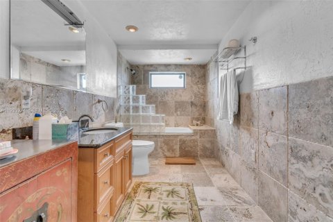 House in Miami, Florida 3 bedrooms, 224.45 sq.m. № 1994554 - photo 17