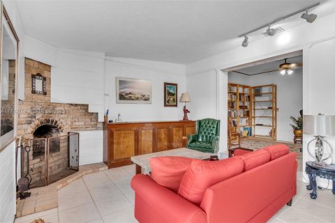 House in Miami, Florida 3 bedrooms, 224.45 sq.m. № 1994554 - photo 9