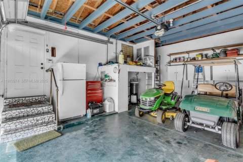 House in Miami, Florida 3 bedrooms, 224.45 sq.m. № 1994554 - photo 20