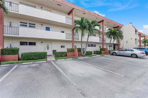 Copropriété à vendre à Pembroke Pines, Floride: 2 chambres, 108.7 m2 № 1692787 - photo 1