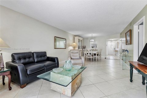 Copropriété à vendre à Pembroke Pines, Floride: 2 chambres, 108.7 m2 № 1692787 - photo 5