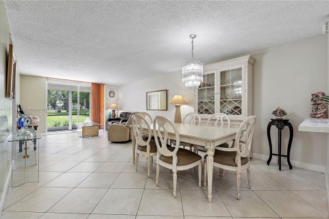 Copropriété à vendre à Pembroke Pines, Floride: 2 chambres, 108.7 m2 № 1692787 - photo 2