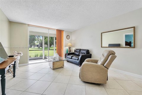 Copropriété à vendre à Pembroke Pines, Floride: 2 chambres, 108.7 m2 № 1692787 - photo 3