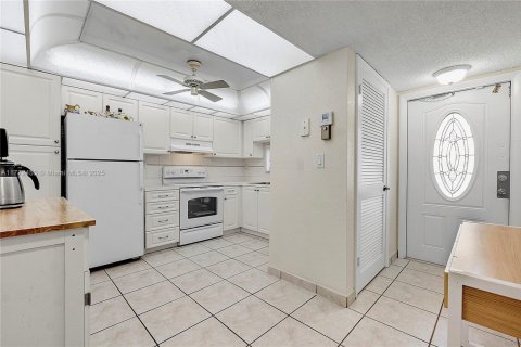 Copropriété à vendre à Pembroke Pines, Floride: 2 chambres, 108.7 m2 № 1692787 - photo 7