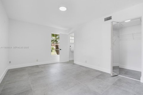 Купить кондоминиум в Лейк-Уорт, Флорида 2 спальни, 87.42м2, № 1989672 - фото 19