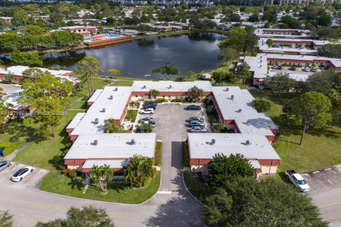 Купить кондоминиум в Лейк-Уорт, Флорида 2 спальни, 87.42м2, № 1989672 - фото 27