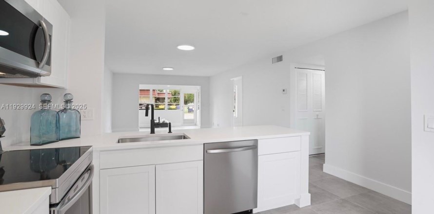 Кондоминиум с 2 спальнями в Лейк-Уорт, Флорида № 1989672