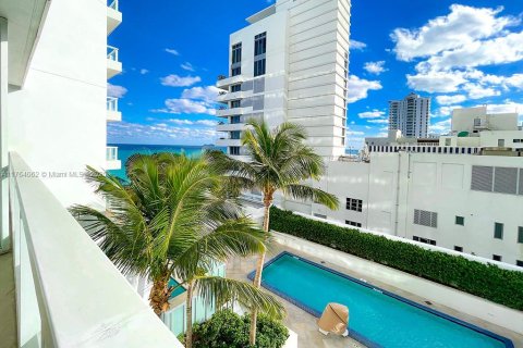 Condominio en venta en Miami Beach, Florida, 49.98 m2 № 1715637 - foto 1