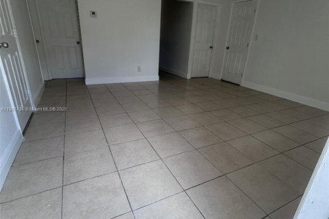 Appartement à louer à Fort Lauderdale, Floride: 3 chambres, 149.39 m2 № 1964932 - photo 1