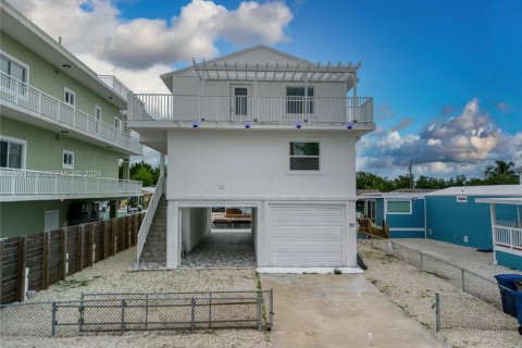 House in Key Largo, Florida 4 bedrooms, 125.42 sq.m. № 2065727