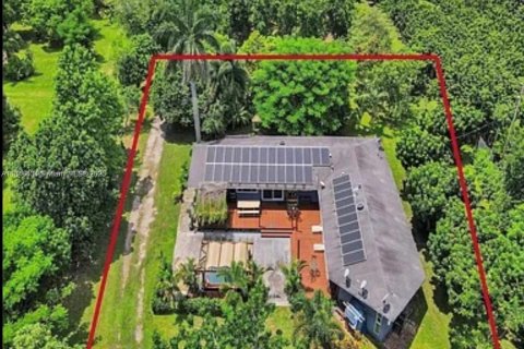 House in Homestead, Florida 3 bedrooms, 243.13 sq.m. № 1844126 - photo 1