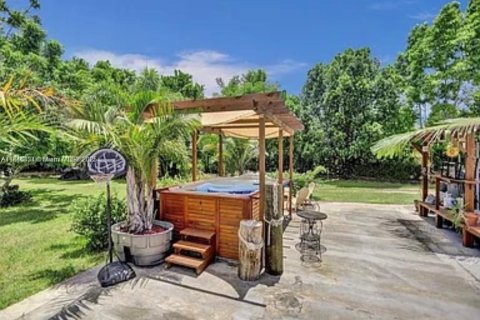 House in Homestead, Florida 3 bedrooms, 243.13 sq.m. № 1844126 - photo 4