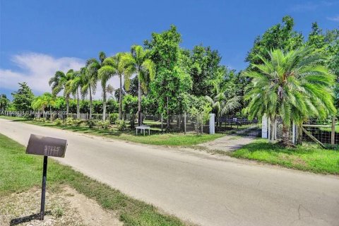 House in Homestead, Florida 3 bedrooms, 243.13 sq.m. № 1844126 - photo 9