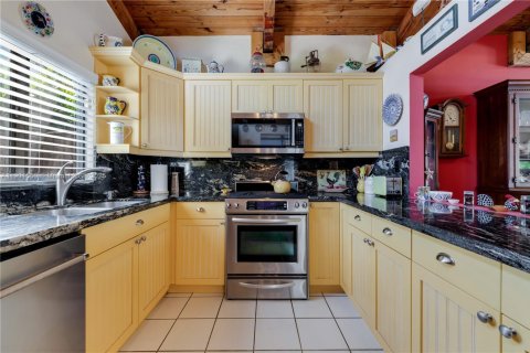 Touwnhouse à vendre à Miami, Floride: 2 chambres, 100.33 m2 № 1953701 - photo 9