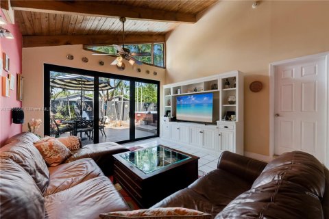 Touwnhouse à vendre à Miami, Floride: 2 chambres, 100.33 m2 № 1953701 - photo 8