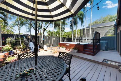 Touwnhouse à vendre à Miami, Floride: 2 chambres, 100.33 m2 № 1953701 - photo 19