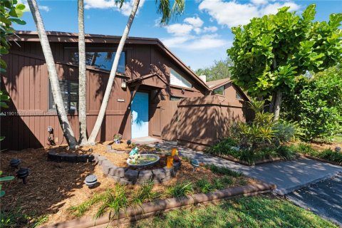Touwnhouse à vendre à Miami, Floride: 2 chambres, 100.33 m2 № 1953701 - photo 2