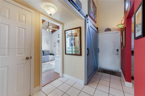 Touwnhouse à vendre à Miami, Floride: 2 chambres, 100.33 m2 № 1953701 - photo 11