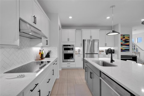 House in Tamarac, Florida 5 bedrooms, 245.82 sq.m. № 1819801 - photo 3