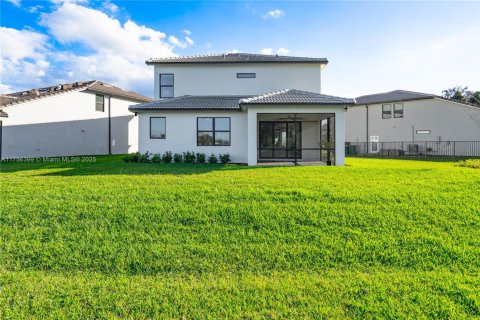 House in Tamarac, Florida 5 bedrooms, 245.82 sq.m. № 1819801 - photo 9