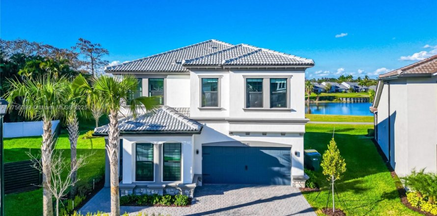House in Tamarac, Florida 5 bedrooms, 245.82 sq.m. № 1819801