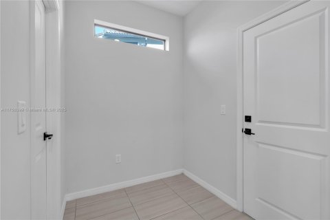 House in Tamarac, Florida 5 bedrooms, 245.82 sq.m. № 1819801 - photo 25