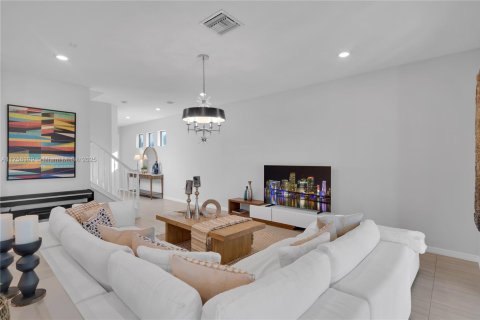 House in Tamarac, Florida 5 bedrooms, 245.82 sq.m. № 1819801 - photo 19