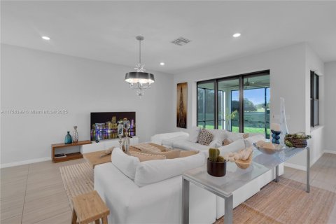 House in Tamarac, Florida 5 bedrooms, 245.82 sq.m. № 1819801 - photo 18