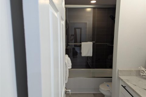 Condo in Sarasota, Florida, 2 bedrooms № 2137572 - photo 24