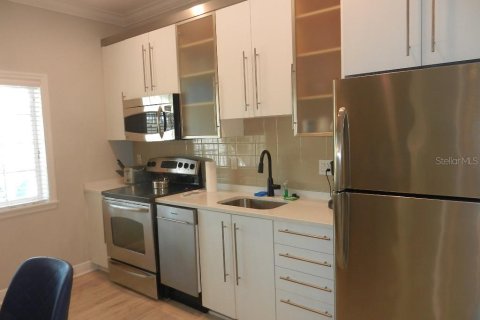 Condo in Sarasota, Florida, 2 bedrooms № 2137572 - photo 10