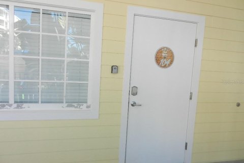 Condo in Sarasota, Florida, 2 bedrooms № 2137572 - photo 4