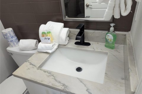 Condo in Sarasota, Florida, 2 bedrooms № 2137572 - photo 26