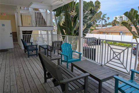 Condo in Sarasota, Florida, 2 bedrooms № 2137572 - photo 2